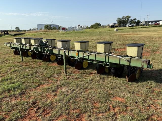 Image of John Deere 7100 equipment image 2