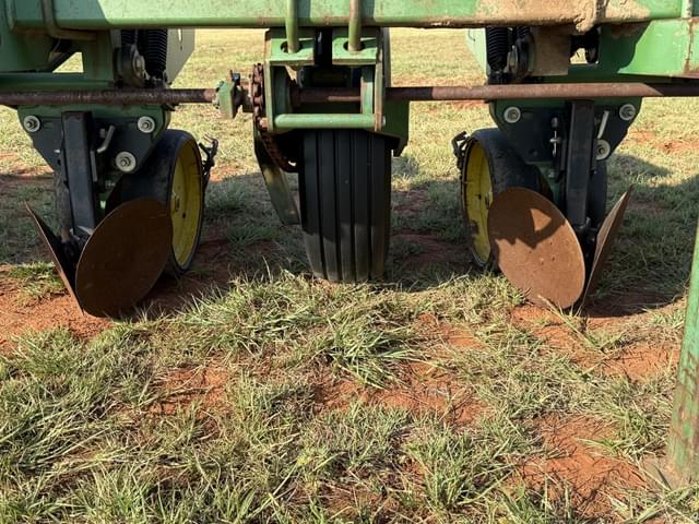 Image of John Deere 7100 equipment image 4