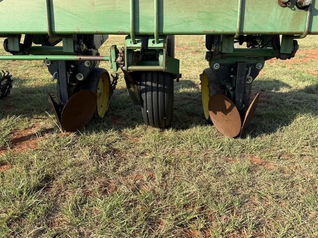 Image of John Deere 7100 equipment image 3