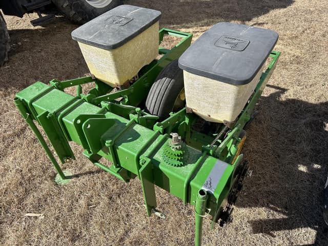 Image of John Deere 7100 equipment image 1