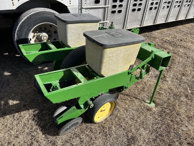 Image of John Deere 7100 equipment image 3