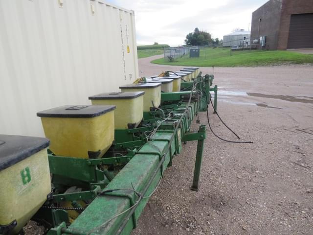 Image of John Deere 7100 equipment image 1