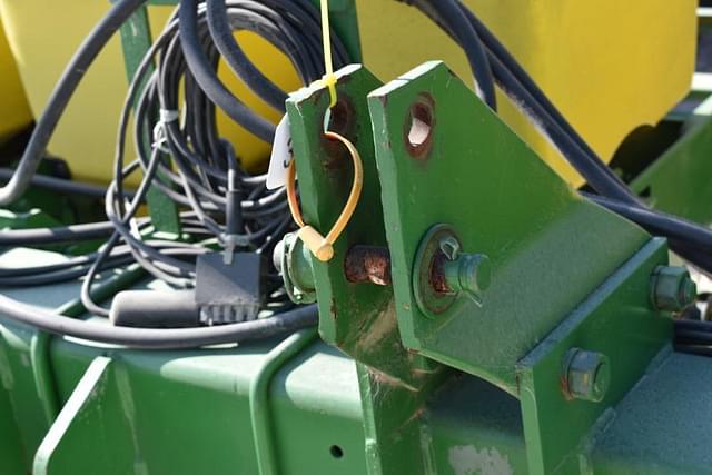 Image of John Deere 7100 equipment image 4