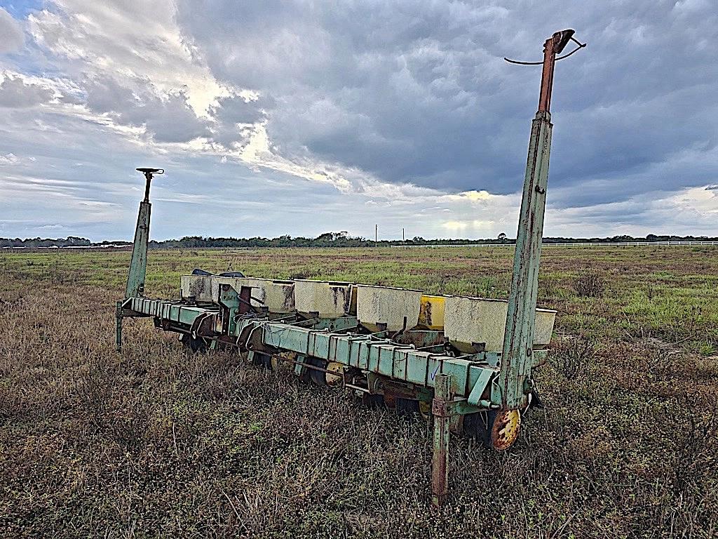 Image of John Deere 7100 Primary image