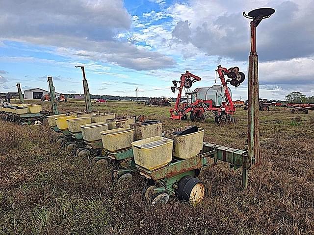 Image of John Deere 7100 equipment image 2