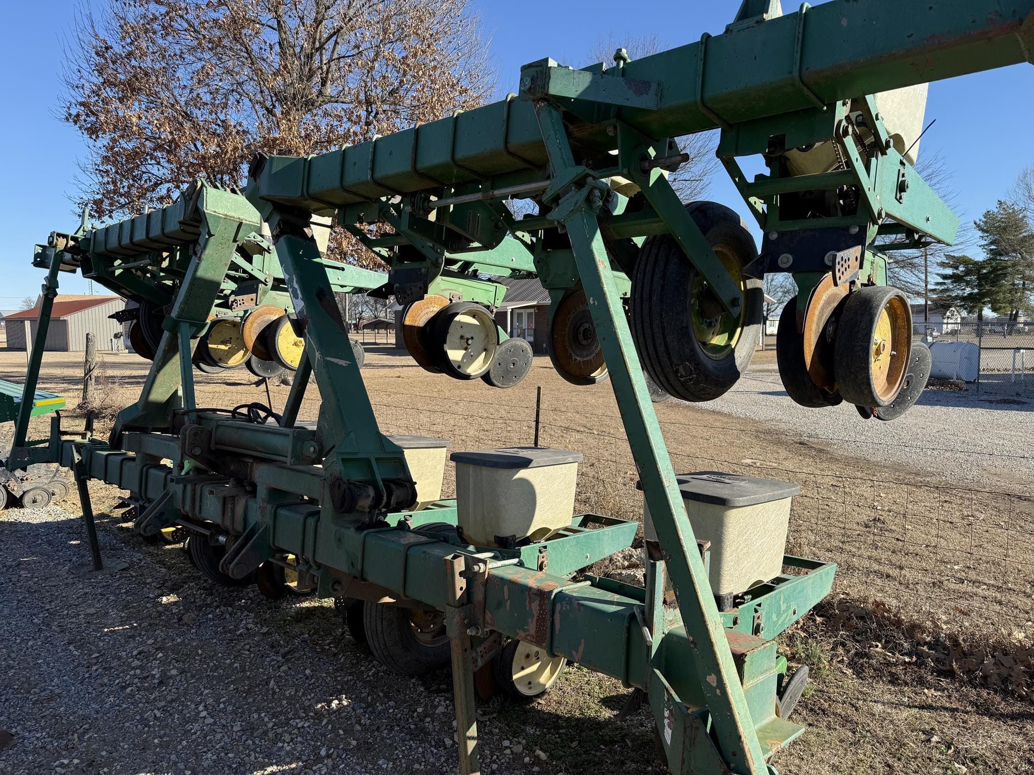 John Deere 7100 Equipment Image0