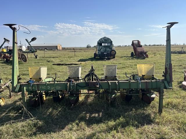 Image of John Deere 7100 equipment image 1