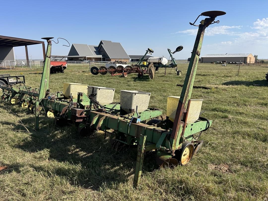 Image of John Deere 7100 Primary image