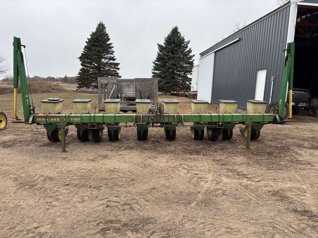 Image of John Deere P7100 Primary image