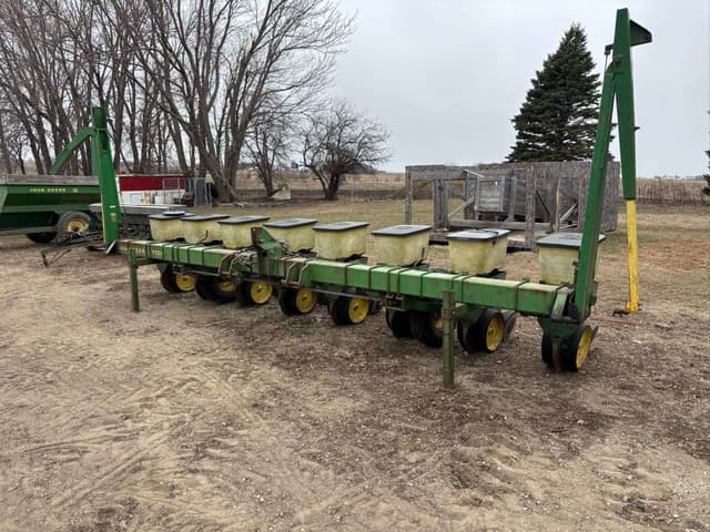 Image of John Deere P7100 equipment image 4