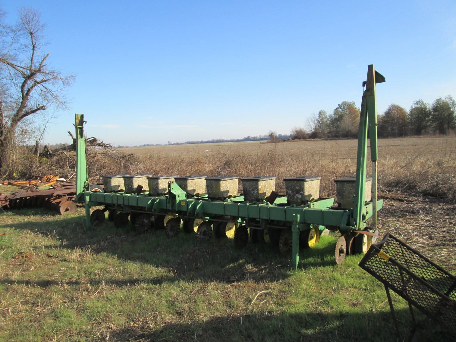 John Deere 7100 Equipment Image0