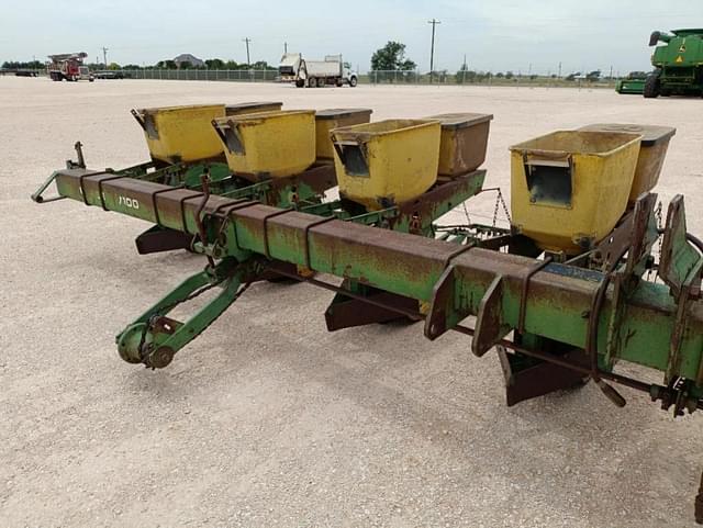 Image of John Deere 7100 equipment image 4