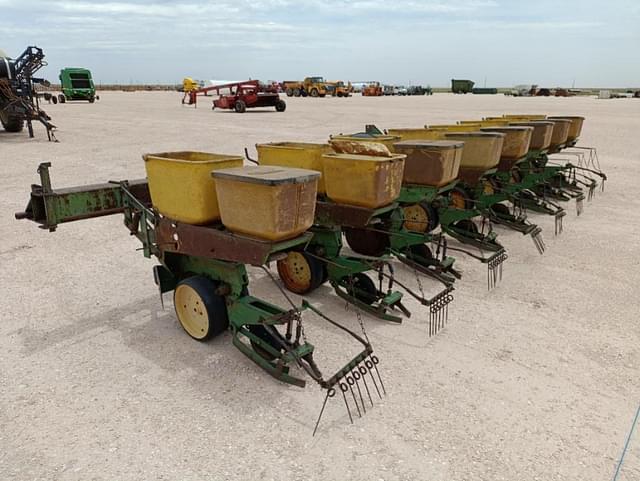 Image of John Deere 7100 equipment image 1
