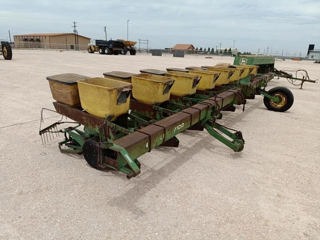 Image of John Deere 7100 equipment image 3