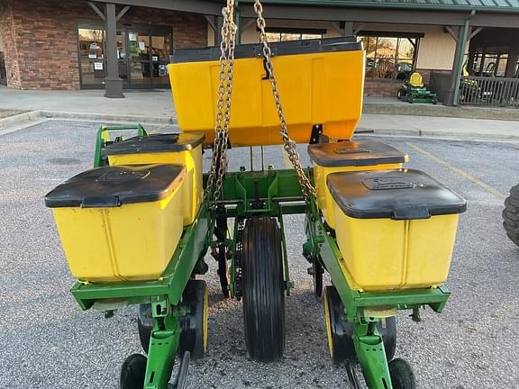 Image of John Deere 7100 equipment image 1