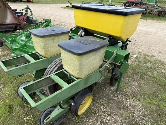 Image of John Deere 7100 equipment image 2