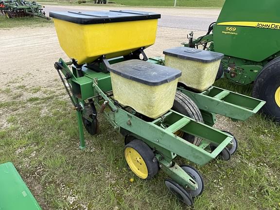 Image of John Deere 7100 equipment image 3