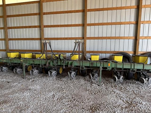 Image of John Deere 7100 equipment image 2