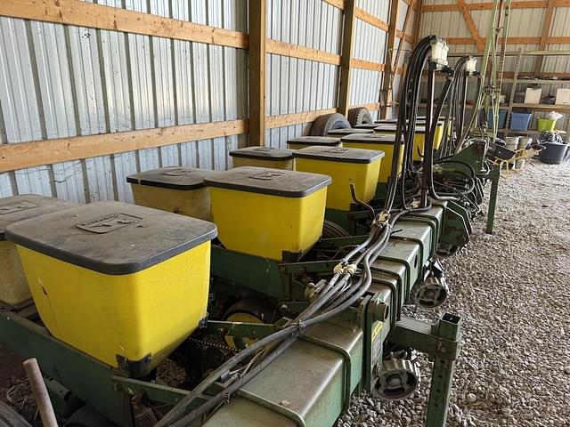 Image of John Deere 7100 equipment image 4