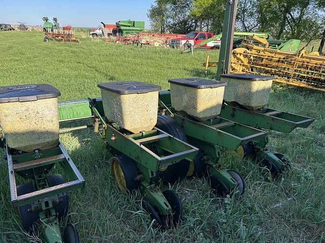 Image of John Deere 7100 equipment image 2