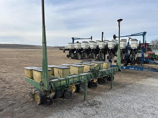 Image of John Deere 7100 equipment image 3