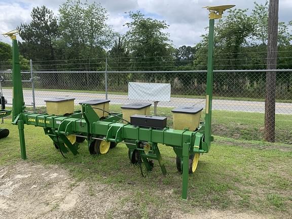 Image of John Deere 7100 Image 0