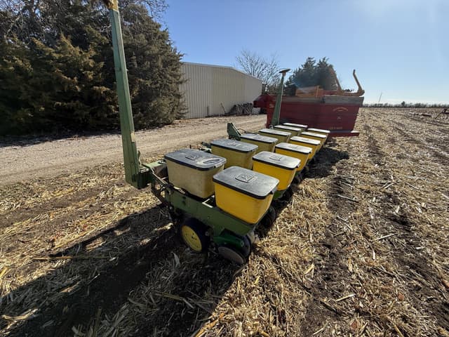 Image of John Deere 7100 equipment image 2