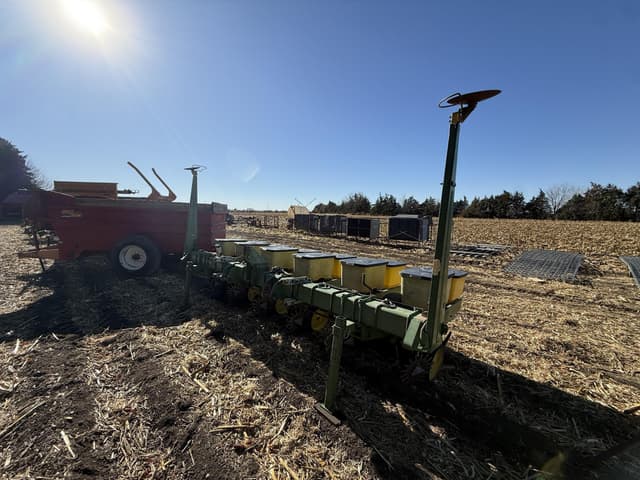 Image of John Deere 7100 equipment image 1