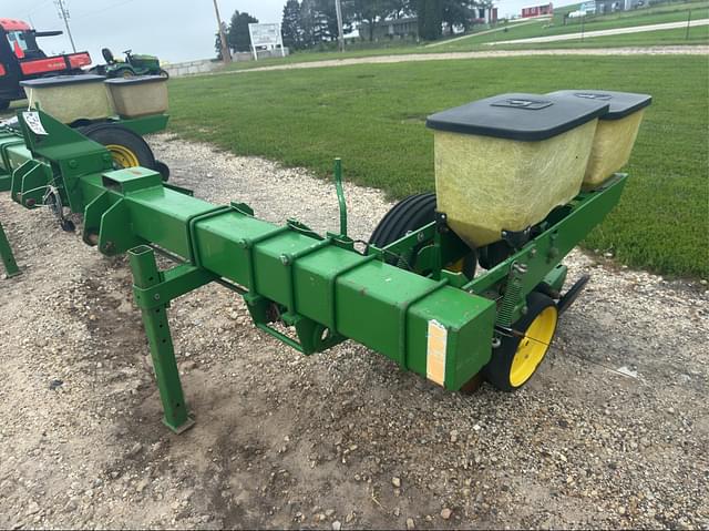 Image of John Deere 7100 equipment image 1