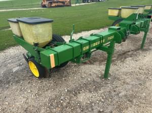 John Deere 7100 Image