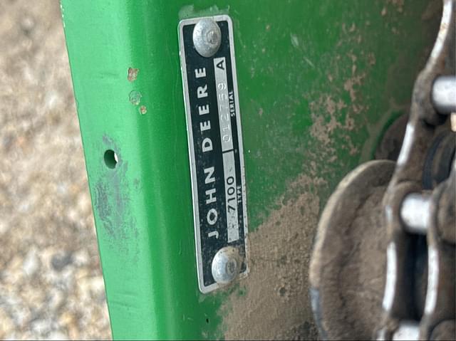 Image of John Deere 7100 equipment image 4