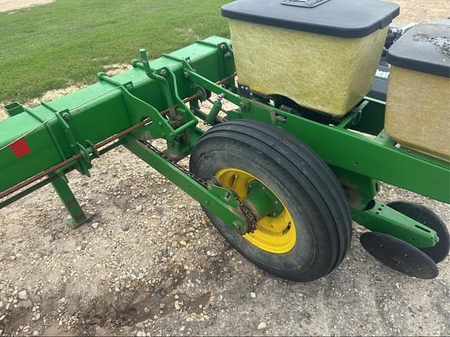 Image of John Deere 7100 equipment image 3