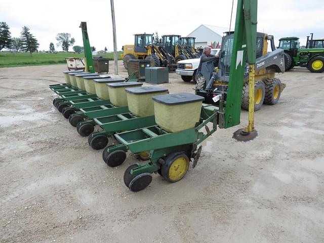 Image of John Deere 7100 equipment image 1