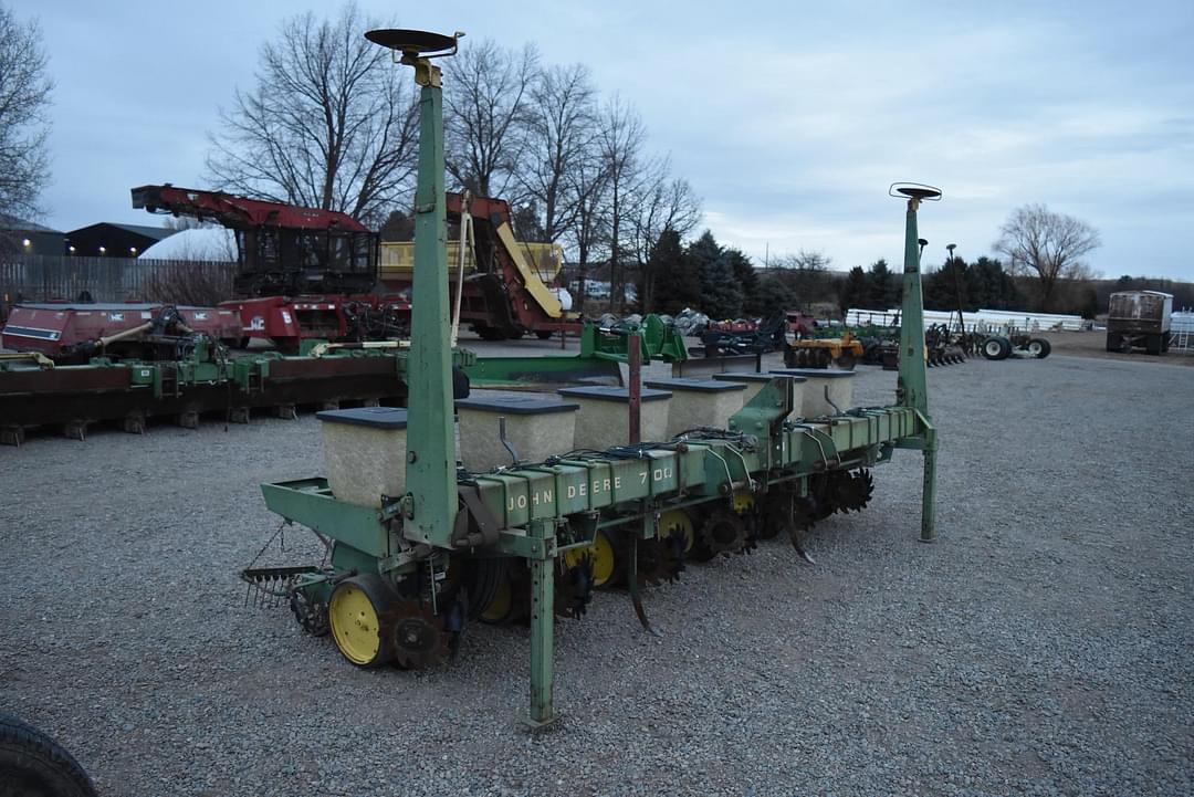 Image of John Deere 7100 Primary image