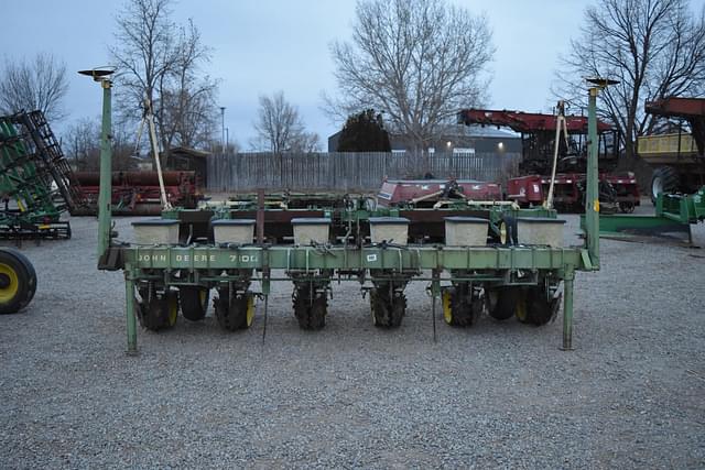 Image of John Deere 7100 equipment image 1