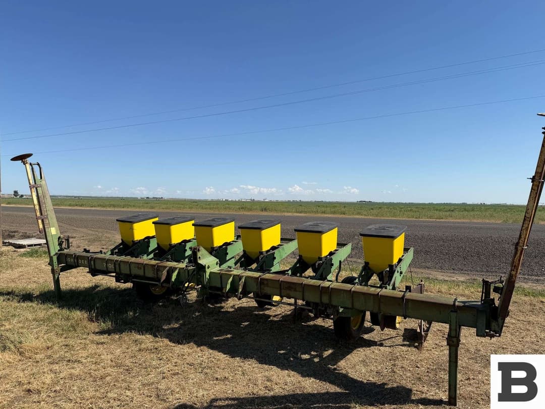 Image of John Deere P7100 Primary image
