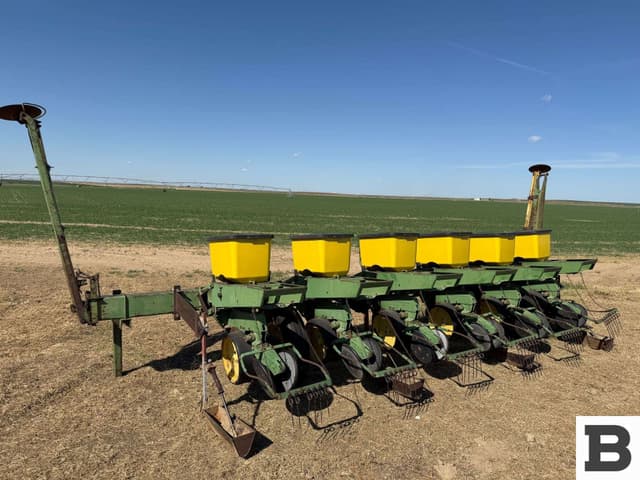 Image of John Deere P7100 equipment image 1