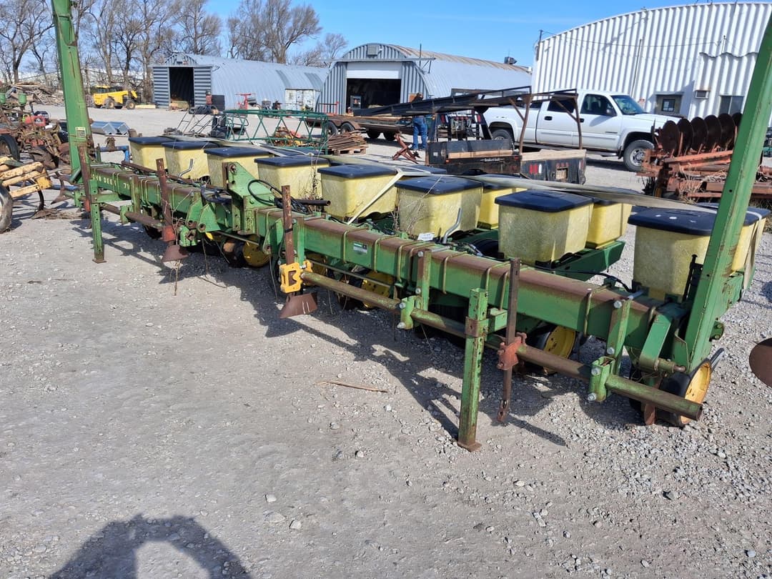 Image of John Deere 7100 Primary image