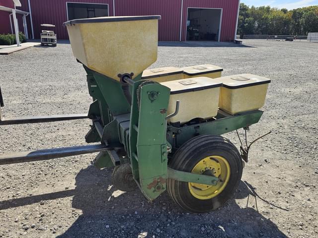 Image of John Deere 7100 equipment image 4