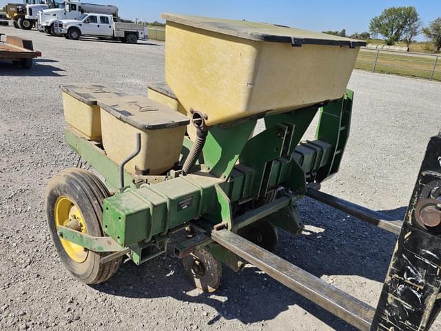 Image of John Deere 7100 equipment image 1