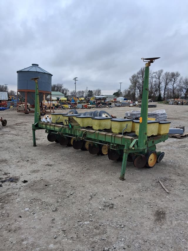 Image of John Deere 7100 equipment image 3