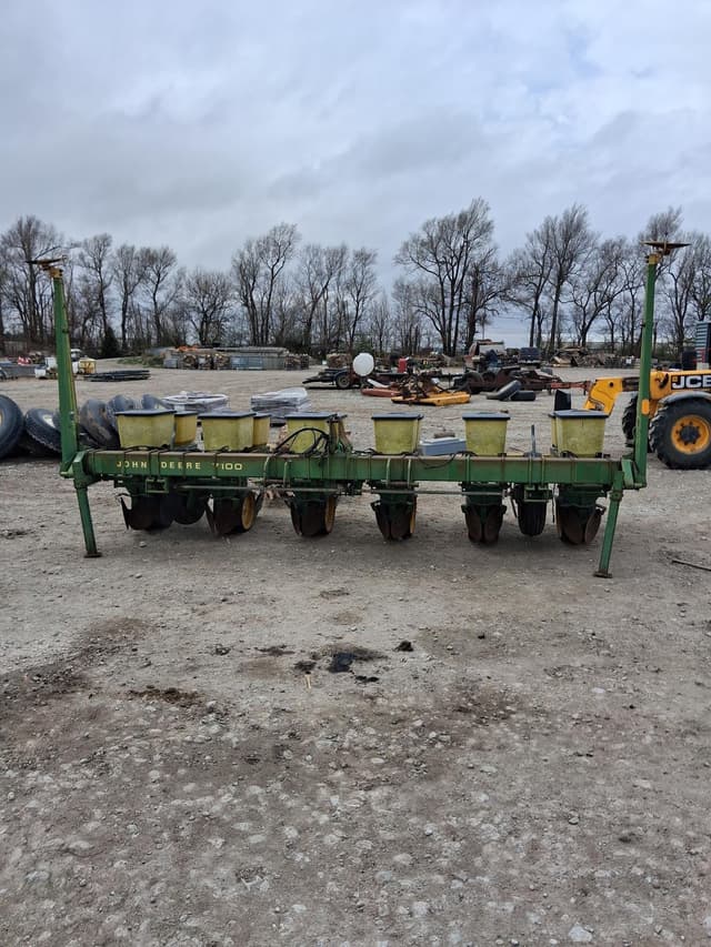 Image of John Deere 7100 equipment image 4