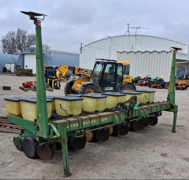 Image of John Deere 7100 equipment image 1