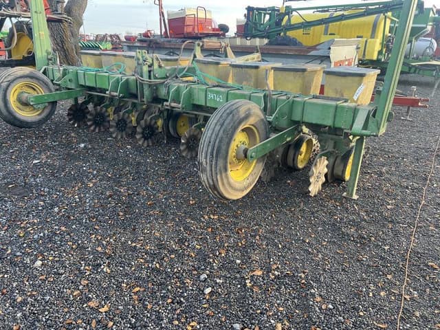 Image of John Deere 7100 equipment image 1