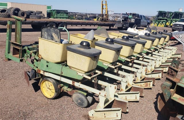 Image of John Deere 7100 equipment image 1
