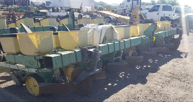 Image of John Deere 7100 equipment image 4