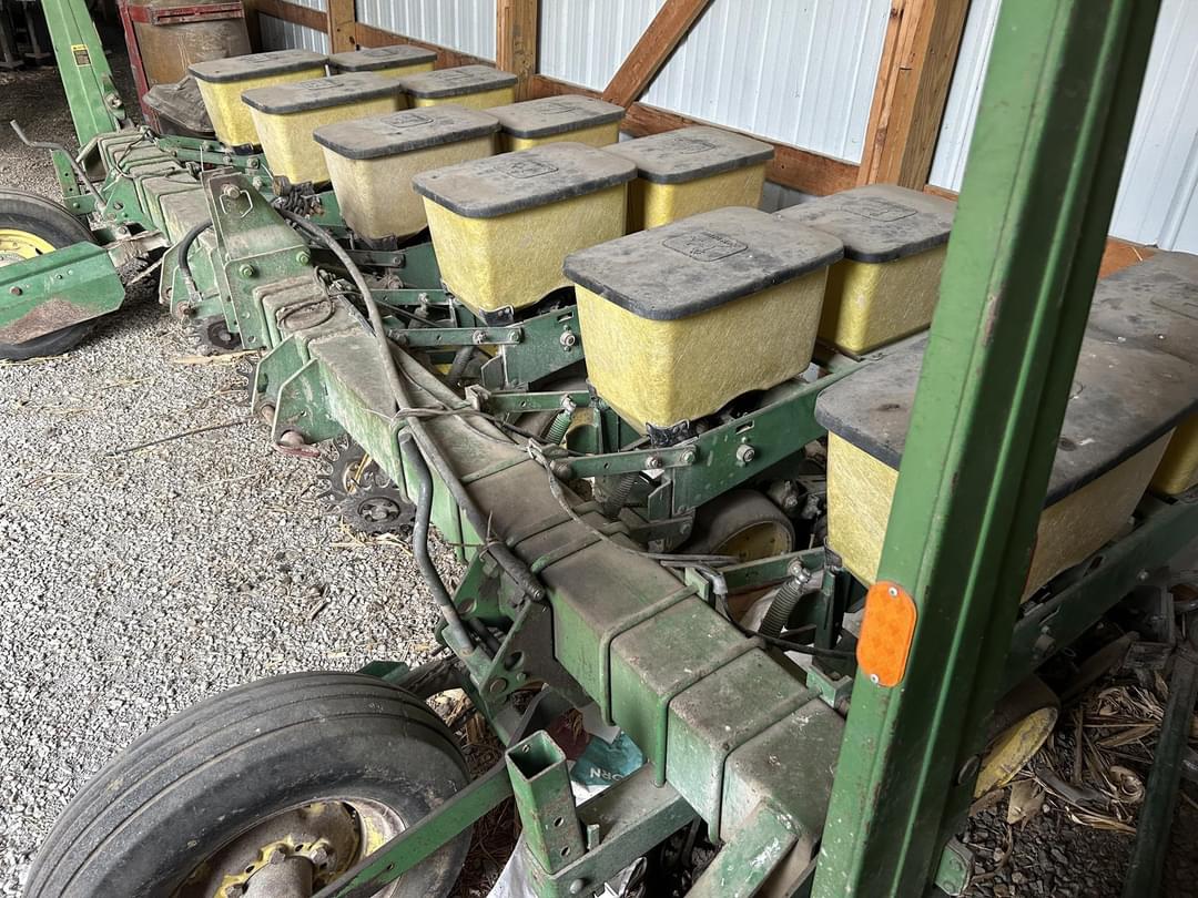 Image of John Deere 7100 Image 1