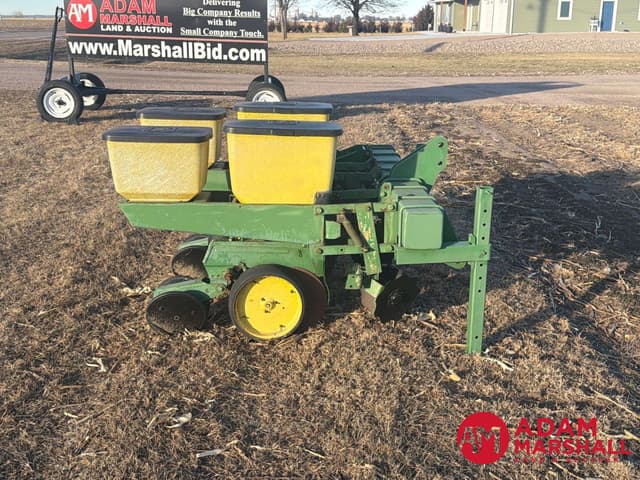 Image of John Deere 7100 equipment image 3