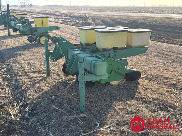 Image of John Deere 7100 equipment image 1