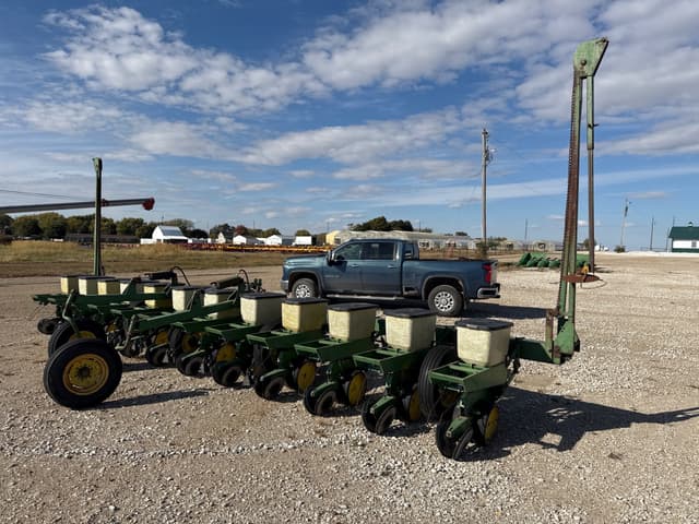 Image of John Deere 7100 equipment image 3